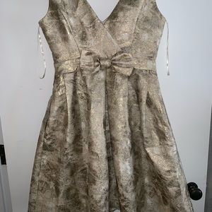Jessica Simpson SZ4 gold and cream dress
